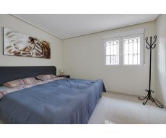 ESPECTACULAR BUNGALOW REFORMADO EN LOS DOLSES: PARCELA PRIVADA, GARAJE Y PISCINA COMUNITARIA