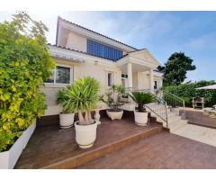 ESPECTACULAR VILLA DE LUJO CERCA DEL MAR EN LA MATA: EXCLUSIVIDAD, CONFORT Y ELEGANCIA MEDITERRÁNEA