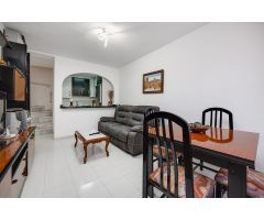 ENCANTADOR ADOSADO DÚPLEX EN URBANIZACIÓN PRIVADA CON TERRAZA Y PISCINA COMUNITARIA