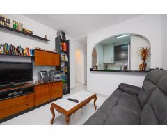 ENCANTADOR ADOSADO DÚPLEX EN URBANIZACIÓN PRIVADA CON TERRAZA Y PISCINA COMUNITARIA