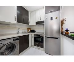 ENCANTADOR ADOSADO DÚPLEX EN URBANIZACIÓN PRIVADA CON TERRAZA Y PISCINA COMUNITARIA