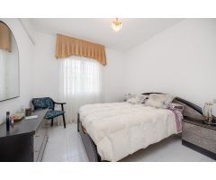 ENCANTADOR ADOSADO DÚPLEX EN URBANIZACIÓN PRIVADA CON TERRAZA Y PISCINA COMUNITARIA