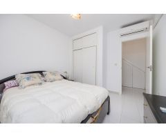 ENCANTADOR ADOSADO DÚPLEX EN URBANIZACIÓN PRIVADA CON TERRAZA Y PISCINA COMUNITARIA
