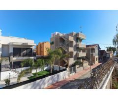 AMPLIO APARTAMENTO EN SANTIAGO DE LA RIBERA A 100 M DE LA PLAYA CON SOLÁRIUM Y GARAJE PARA 4 VEHÍCUL