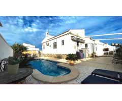 ¡ESPECTACULAR CHALET CON PISCINA PRIVADA EN SAN LUIS!