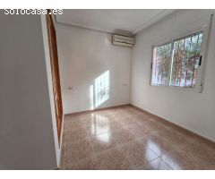 CHALET CON SOLÁRIUM, SÓTANO Y PISCINA EN URBANIZACIÓN PRIVADA