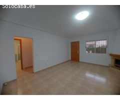 CHALET CON SOLÁRIUM, SÓTANO Y PISCINA EN URBANIZACIÓN PRIVADA