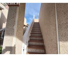 CHALET CON SOLÁRIUM, SÓTANO Y PISCINA EN URBANIZACIÓN PRIVADA