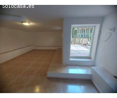 CHALET CON SOLÁRIUM, SÓTANO Y PISCINA EN URBANIZACIÓN PRIVADA