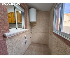 CHALET CON SOLÁRIUM, SÓTANO Y PISCINA EN URBANIZACIÓN PRIVADA