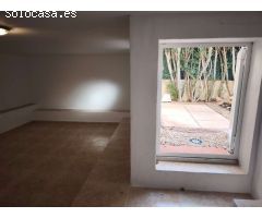 CHALET CON SOLÁRIUM, SÓTANO Y PISCINA EN URBANIZACIÓN PRIVADA