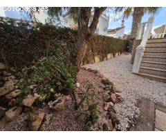 CHALET CON SOLÁRIUM, SÓTANO Y PISCINA EN URBANIZACIÓN PRIVADA