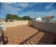 CHALET CON SOLÁRIUM, SÓTANO Y PISCINA EN URBANIZACIÓN PRIVADA