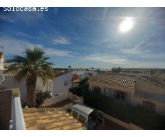 CHALET CON SOLÁRIUM, SÓTANO Y PISCINA EN URBANIZACIÓN PRIVADA