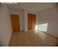 CHALET CON SOLÁRIUM, SÓTANO Y PISCINA EN URBANIZACIÓN PRIVADA