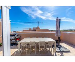 ÁTICO DE ENSUEÑO CON VISTAS PANORÁMICAS Y LUJO EXCLUSIVO FRENTE AL MEDITERRÁNEO