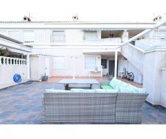 BUNGALOW EN PLANTA BAJA CON AMPLIO JARDÍN Y PERGOLA EN LA REGIA