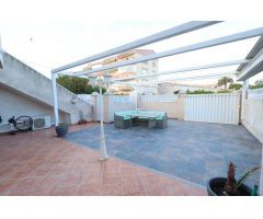 BUNGALOW EN PLANTA BAJA CON AMPLIO JARDÍN Y PERGOLA EN LA REGIA