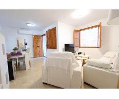 BUNGALOW EN PLANTA BAJA CON AMPLIO JARDÍN Y PERGOLA EN LA REGIA