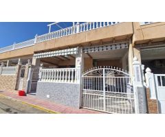 BONITA VIVIENDA ADOSADA EN RESIDENCIAL CON PISCINA, CERCA DE LAS MEJORES PLAYAS