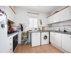 ENCANTADOR BUNGALOW CON SOLÁRIUM PRIVADO Y PISCINA COMUNITARIA