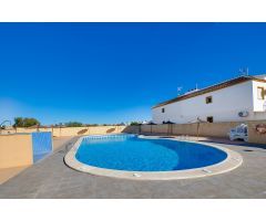 ENCANTADOR BUNGALOW CON SOLÁRIUM PRIVADO Y PISCINA COMUNITARIA