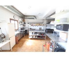 OPORTUNIDAD ÚNICA EN LA ZENIA: VIVIENDA CON NEGOCIO Y AMPLIA PARCELA