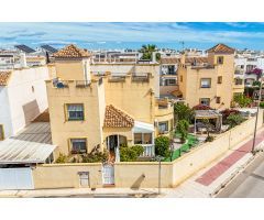 CHALET INDEPENDIENTE EN ESQUINA CON GRAN PARCELA EN ORIHUELA COSTA