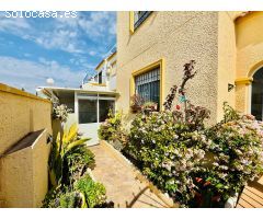 CHALET INDEPENDIENTE EN ESQUINA CON GRAN PARCELA EN ORIHUELA COSTA