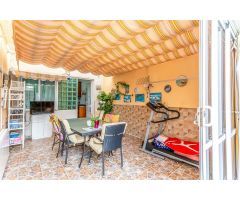CHALET INDEPENDIENTE EN ESQUINA CON GRAN PARCELA EN ORIHUELA COSTA