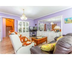 CHALET INDEPENDIENTE EN ESQUINA CON GRAN PARCELA EN ORIHUELA COSTA