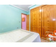 CHALET INDEPENDIENTE EN ESQUINA CON GRAN PARCELA EN ORIHUELA COSTA