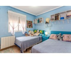 CHALET INDEPENDIENTE EN ESQUINA CON GRAN PARCELA EN ORIHUELA COSTA