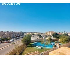 CHALET INDEPENDIENTE EN ESQUINA CON GRAN PARCELA EN ORIHUELA COSTA
