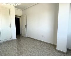 AMPLIO APARTAMENTO CON GARAJE Y PISCINA JUNTO AL CENTRO DE SAN MIGUEL DE SALINAS