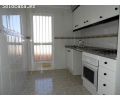 AMPLIO APARTAMENTO CON GARAJE Y PISCINA JUNTO AL CENTRO DE SAN MIGUEL DE SALINAS