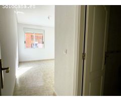 AMPLIO APARTAMENTO CON GARAJE Y PISCINA JUNTO AL CENTRO DE SAN MIGUEL DE SALINAS