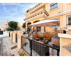 ADOSADO DE 3 DORMITORIOS CON SOLÁRIUM Y PISCINA ENTRE GOLF, VILLAMARTÍN (ORIHUELA COSTA)