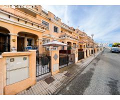 ADOSADO DE 3 DORMITORIOS CON SOLÁRIUM Y PISCINA ENTRE GOLF, VILLAMARTÍN (ORIHUELA COSTA)