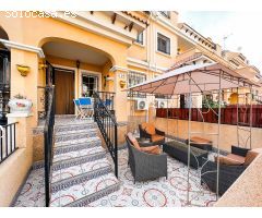 ADOSADO DE 3 DORMITORIOS CON SOLÁRIUM Y PISCINA ENTRE GOLF, VILLAMARTÍN (ORIHUELA COSTA)