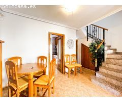 ADOSADO DE 3 DORMITORIOS CON SOLÁRIUM Y PISCINA ENTRE GOLF, VILLAMARTÍN (ORIHUELA COSTA)