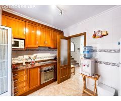 ADOSADO DE 3 DORMITORIOS CON SOLÁRIUM Y PISCINA ENTRE GOLF, VILLAMARTÍN (ORIHUELA COSTA)