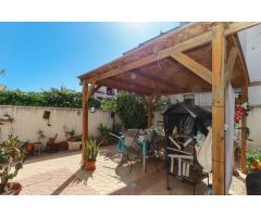 ENCANTADOR DÚPLEX CON JARDÍN PRIVADO Y JACUZZI EN RESIDENCIAL CALAS BLANCAS – TORREVIEJA