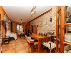 ENCANTADOR DÚPLEX CON JARDÍN PRIVADO Y JACUZZI EN RESIDENCIAL CALAS BLANCAS – TORREVIEJA