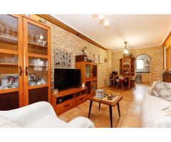 ENCANTADOR DÚPLEX CON JARDÍN PRIVADO Y JACUZZI EN RESIDENCIAL CALAS BLANCAS – TORREVIEJA