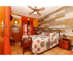 ENCANTADOR DÚPLEX CON JARDÍN PRIVADO Y JACUZZI EN RESIDENCIAL CALAS BLANCAS – TORREVIEJA