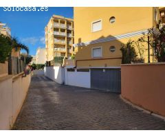 APARTAMENTO EN ENTRESUELO CON JARDÍN PRIVADO, TERRAZA, PISCINA Y PLAZA DE APARCAMIENTO A 20 MINUTOS 