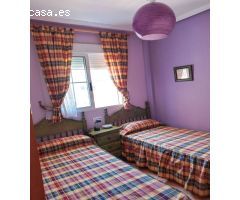 SE VENDE BUNGALOW ÁTICO LUMINOSO CON SOLÁRIUM, PARCELA PRIVADA Y GARAJE EN ZONA MOLINO – TORREVIEJA