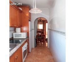 SE VENDE BUNGALOW ÁTICO LUMINOSO CON SOLÁRIUM, PARCELA PRIVADA Y GARAJE EN ZONA MOLINO – TORREVIEJA