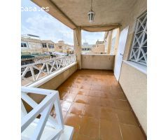 SE VENDE BUNGALOW ÁTICO LUMINOSO CON SOLÁRIUM, PARCELA PRIVADA Y GARAJE EN ZONA MOLINO – TORREVIEJA